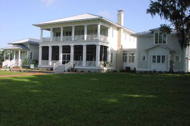 Traditional exterior home idea in Tampa