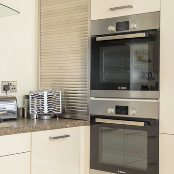 Neutral colours and chic design features, a modern twist to a classic kitchen