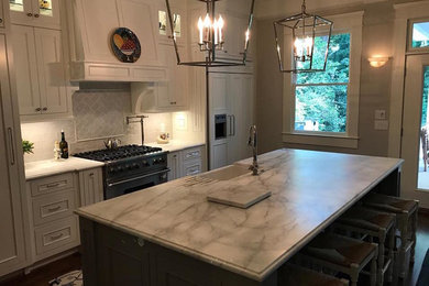 Inspiration for a timeless kitchen remodel in Atlanta