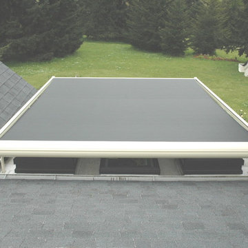 Fixed frame, retractable fabric (Pinnacle)