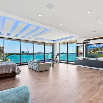 Prestigious Modern Home With Solar Panels