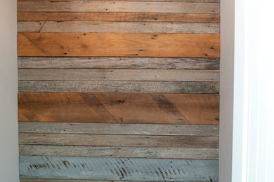 Inspiration for a rustic bathroom remodel in Chicago