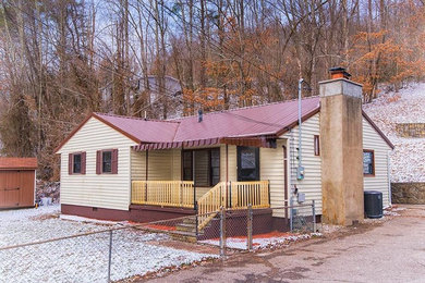 Example of an exterior home design in Huntington