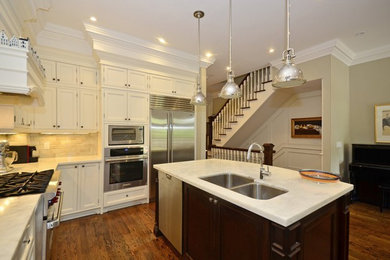Inspiration for a timeless kitchen remodel in Toronto