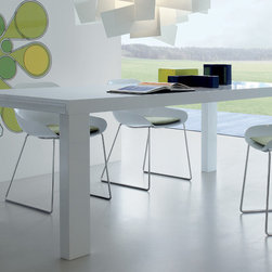 Tranoi Table - Dining Tables