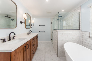Example of a transitional bathroom design in Columbus