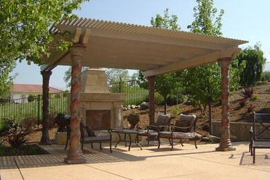 Elegant patio photo in Sacramento