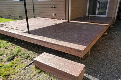 Minimalist deck photo in Seattle
