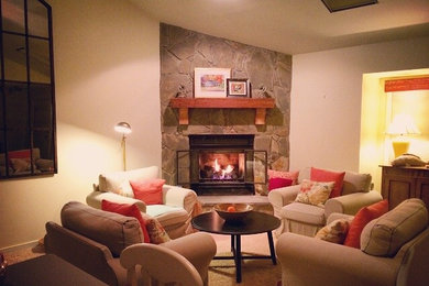 Trendy living room photo in Richmond