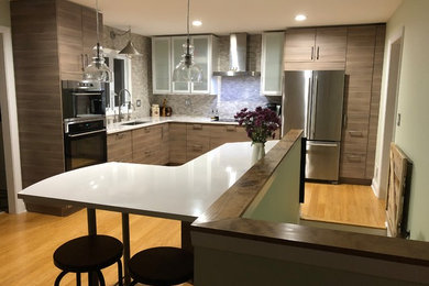 Trendy kitchen photo in Louisville
