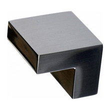 Hardware knobs pulls