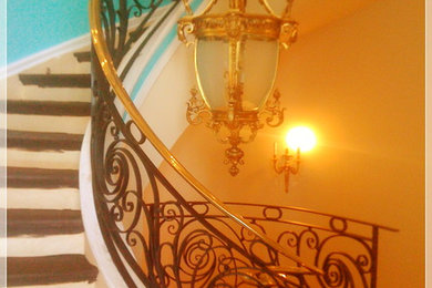 Example of a classic staircase design in Montreal