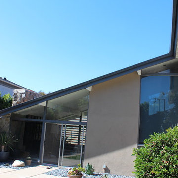 MidCentury Home In Orange County California, Angle Faced Gutters Box/Smooth Down