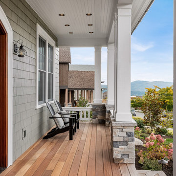 Modern Craftsman Residence: Front Porch