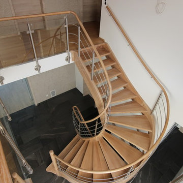 Design-Bogentreppe in Eiche weiss