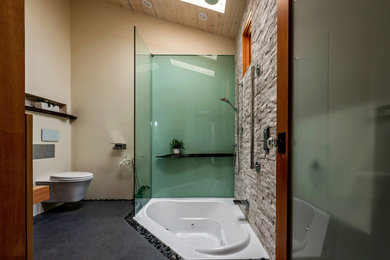 Example of a trendy bathroom design in Los Angeles