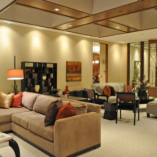 Exempel på ett mycket stort modernt vardagsrum, med beige väggar