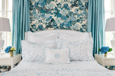 Bedroom - bedroom idea in Houston