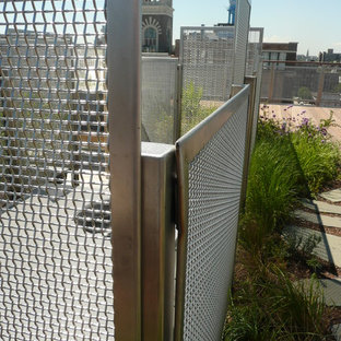 Cette image montre un jardin sur toit minimaliste de taille moyenne avec une exposition ensoleillée.