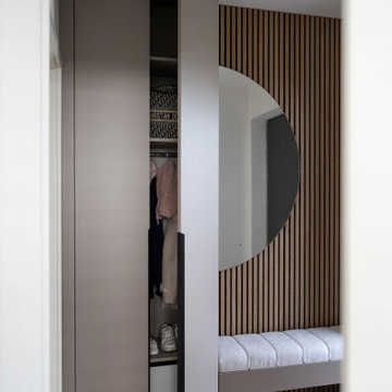 Garderobe nach Maß mit Sitzbank und Spiegel