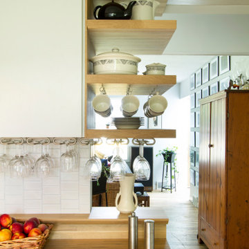 EXPANDING KITCHEN BEYOUND IT'S FOUR WALLS / Architecture - Interior design