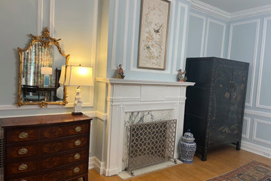 Living room - traditional living room idea in Chicago