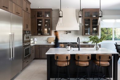 Kitchen - transitional kitchen idea in Portland