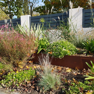 Bordures , cloture et massifs enrochements