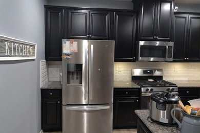 Example of a kitchen design in Charlotte