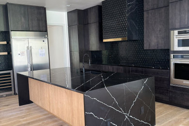 Inspiration for a modern home design remodel in Austin