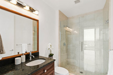 Example of a minimalist bathroom design in Orlando