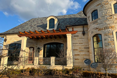 Inspiration for a timeless porch remodel in Detroit
