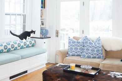 Small cottage home design photo in New York