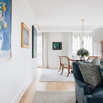 Bright London Townhouse Meets Downtown Lake Forest