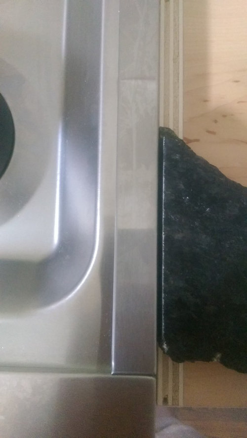 Countertop next to Range. Should it be Flush with