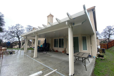 Inspiration for a modern home design remodel in Sacramento