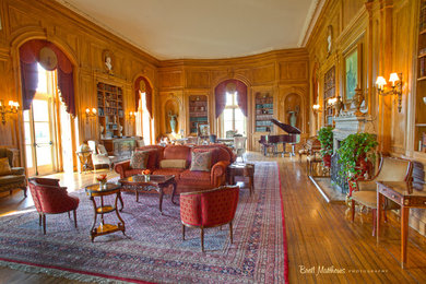 Home design - traditional home design idea in New York