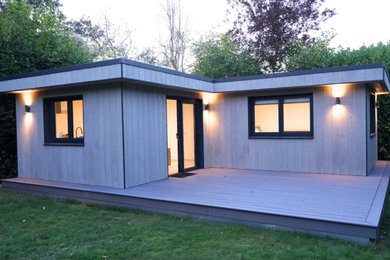 Large contemporary detached guesthouse.