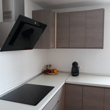 Cocina con tirador incorporado.