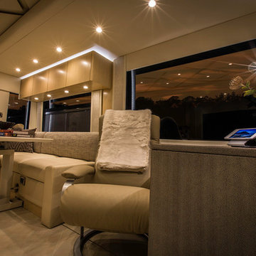 Featherlite Coach 3167 - Prevost H3-45 Triple Slide Motorhome