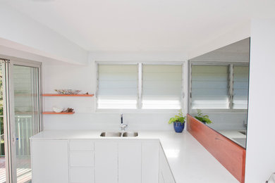Inspiration for a contemporary l-shaped wet bar in Sydney with an undermount sink, white cabinets, quartz benchtops, white splashback, mirror splashback and white benchtop.