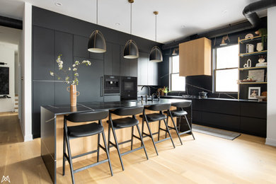 Kitchen - kitchen idea in Chicago
