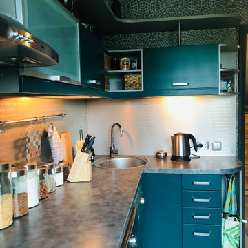 Refreshed bold kitchen