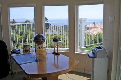 Elegant home office photo in Jacksonville