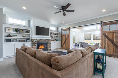 Arts and crafts family room photo in Columbus
