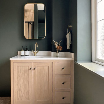 Bold shower room