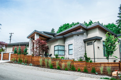 Design ideas for a modern landscaping in Vancouver.