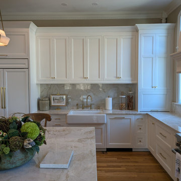 Inset- Decorator's white kitchen-Rift cut white oak island