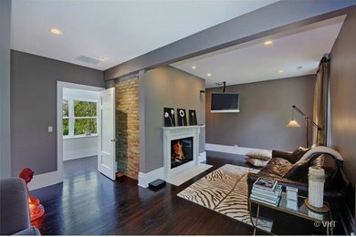 Example of a minimalist living room design in Chicago