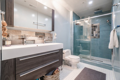 Inspiration for a contemporary bathroom remodel in Los Angeles